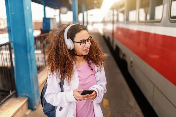 Teenage Hipster Girl Headphones Smart Phone Hand Waiting Get Train — Stock Photo, Image