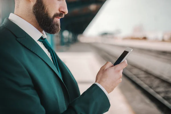 Primer Plano Del Serio Hombre Negocios Caucásico Barbudo Traje Turquesa — Foto de Stock