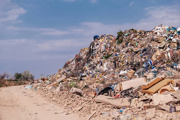 Prova Negligência Humana Foto Grande Pilha Lixo Arruinando Natureza Lado — Fotografia de Stock