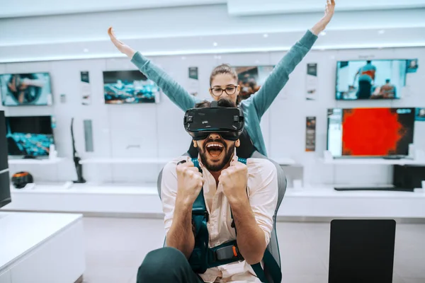 Attraktiver Bärtiger Mann Mit Gemischter Rasse Der Virtual Reality Technologie — Stockfoto
