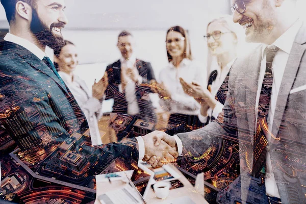 Two Successful Businessmen Shaking Hands While Other Colleagues Clapping Double — Stock Photo, Image
