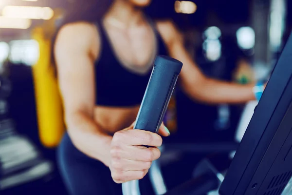 Close Muscular Caucasian Fit Woman Exercising Treadmill Gym — ストック写真