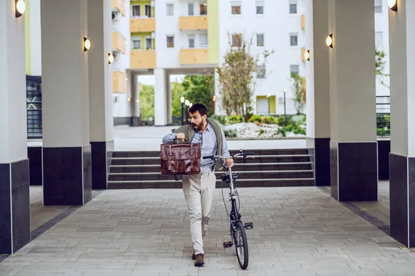 Full Length Good Looking Fashionable Caucasian Businessman Holding His Briefcase — Stock Photo, Image