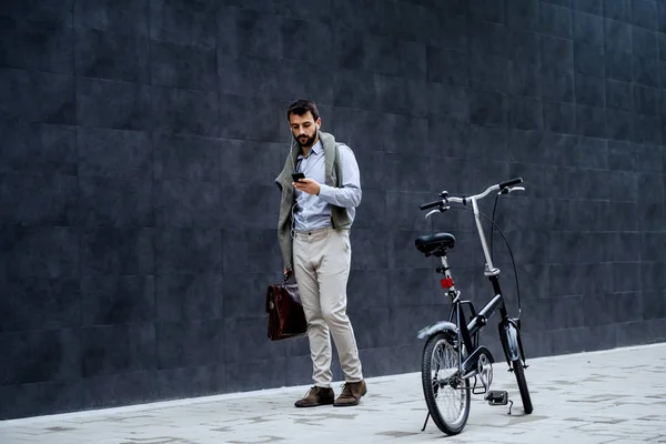 Full Length Fashionable Caucasian Bearded Businessman Holding Briefcase Smart Phone — Stock Photo, Image