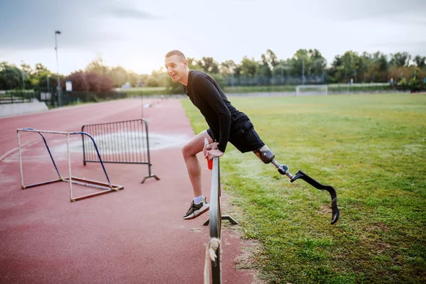 Πλήρες Μήκος Του Όμορφος Ταιριάζει Καυκάσιος Αθλητικός Ανάπηρος Άνδρας Αθλητικά — Φωτογραφία Αρχείου