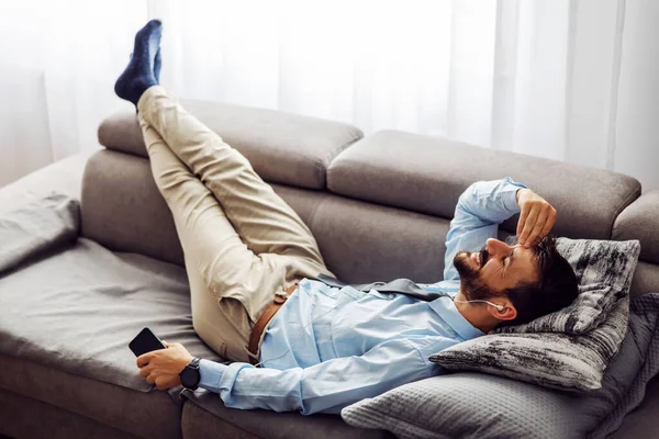 Young Attractive Businessman Lying Couch Home Relaxing Using Smart Phone — Stock Photo, Image