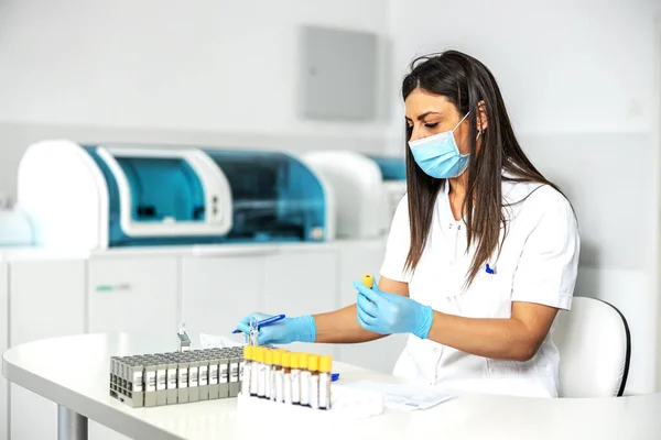 Lab Assistant Sitting Laboratory Marking Test Tubes Wit Blood Samples — Stock Photo, Image