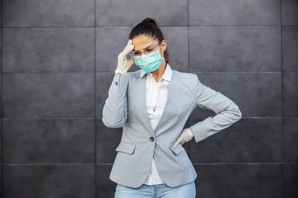 Young Businesswoman Dressed Smart Casual Protective Mask Gloves Holding Head — Stock Photo, Image