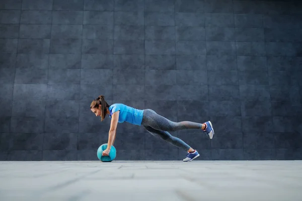 Side View Attractive Caucasian Brunette Doing Push Ups Weight Ball — Stock Photo, Image