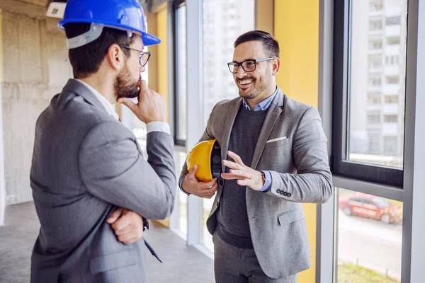 Arquiteto Conversando Com Empresário Sobre Investimento Futuro Centro Negócios Construção — Fotografia de Stock