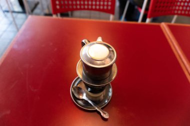 Vietnamca siyah kahve damla filtre