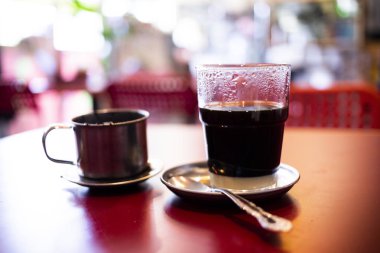 Vietnamca siyah kahve damla filtre