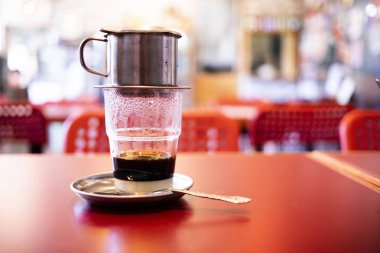 Vietnamca siyah kahve damla filtre