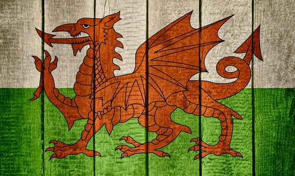 Bandera de Gales sobre fondo de madera. Un Dragón Rojo sobre una textura de madera verde . —  Fotos de Stock
