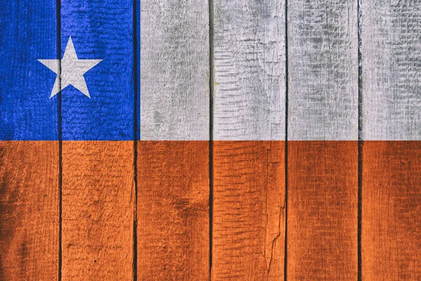 チリ国旗付きの古い木製のテーブルテクスチャの背景トップビュー チリ国旗画像 — ストック写真
