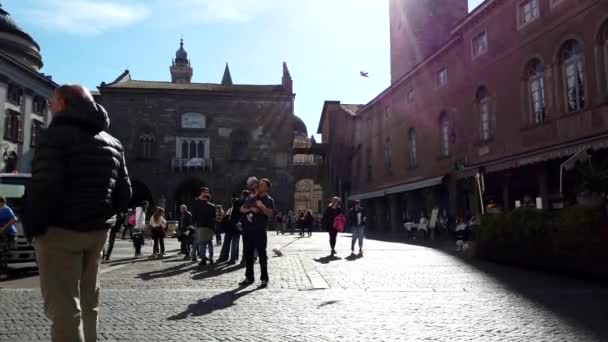 Bergamo Italië Maart 2019 Video Van Mensen Terloops Wandelen Piazza — Stockvideo