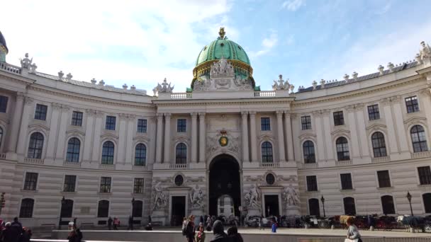オーストリア ウィーン 2019年3月18日 4Kビデオ 北ファサードの北ファサードの広い視野 アルテ ホーフブルクまたはハプスブルク宮殿のマイケル広場 ウィーン — ストック動画