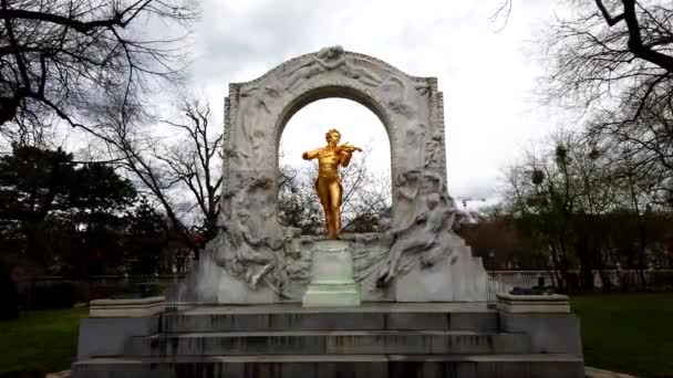 Vienna Austria Marzo 2019 Veduta Frontale Della Statua Dorata Johann — Video Stock