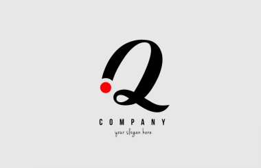 Kırmızı daireli siyah beyaz alfabe harfleri var.