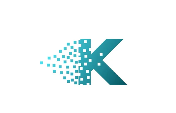 ビジネスや企業のためのKアルファベット文字のロゴアイコン コーポレートアイデンティティのための緑の浸食ピクセルデザイン — ストックベクタ