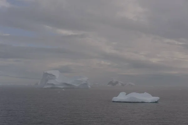 Paisaje Marino Antártico Con Iceberg —  Fotos de Stock