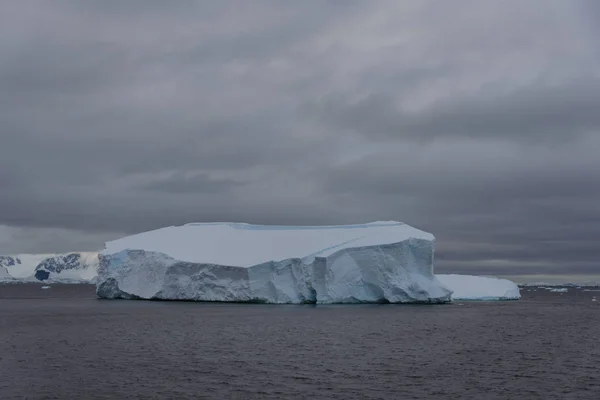 Ανταρκτική Τοπίο Παγόβουνο — Φωτογραφία Αρχείου