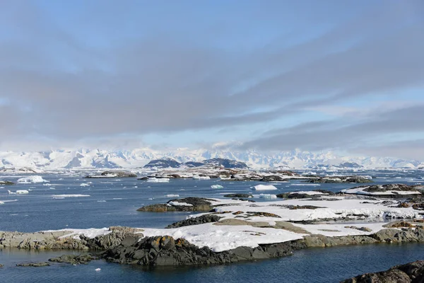 Paisaje Antártico Con Montañas Islas — Foto de Stock