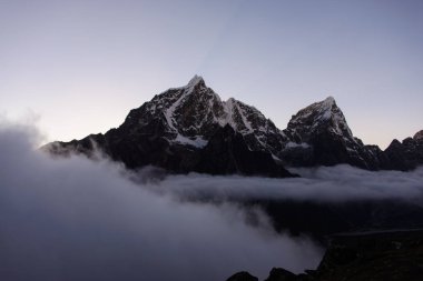 Gündüz Ama Dablam manzaraya