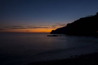 Karadağ'daki doğal peyzaj gün batımında kıyı Körfezi