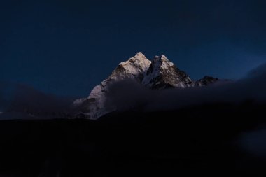 Gündüz Ama Dablam manzaraya