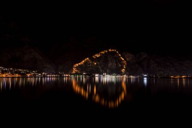 Kotor Kalesi, gece