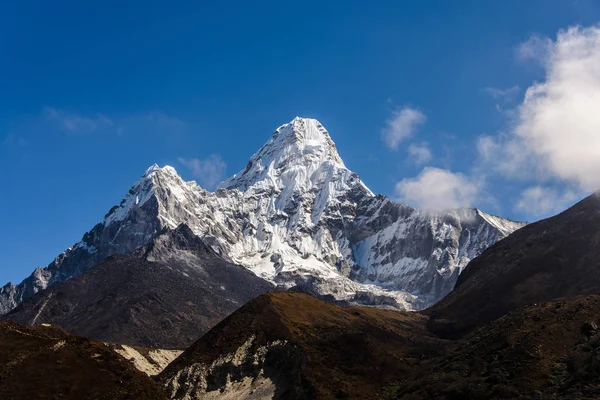 Ama Dablam Προβολή Κατά Διάρκεια Της Ημέρας — Φωτογραφία Αρχείου