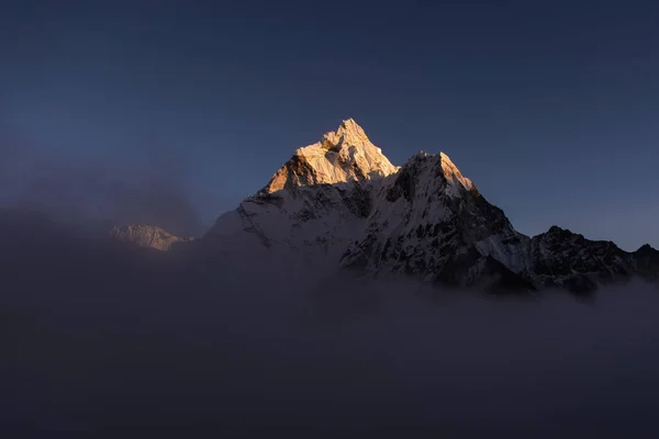 昼間で海部 Dablam ビュー — ストック写真