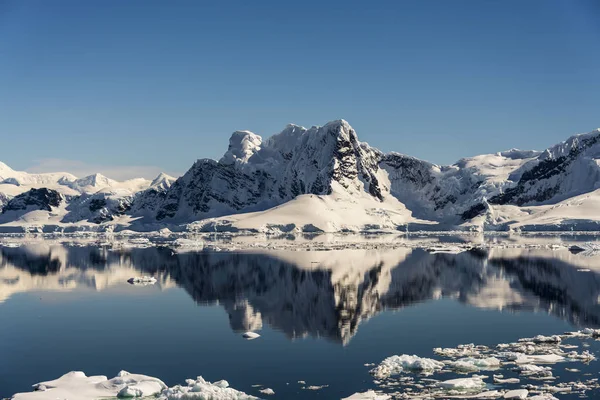 Paysage Antarctique Avec Iceberg — Photo