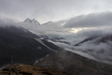 Gündüz Ama Dablam manzaraya