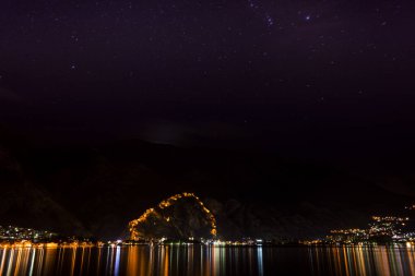 Kotor Kalesi, gece