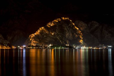 Kotor Kalesi, gece