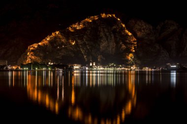 Kotor Kalesi, gece