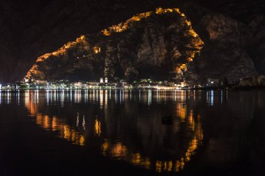 Kotor Kalesi, gece