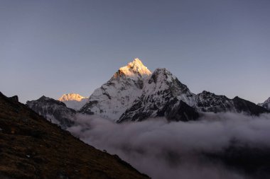 Gündüz Ama Dablam manzaraya