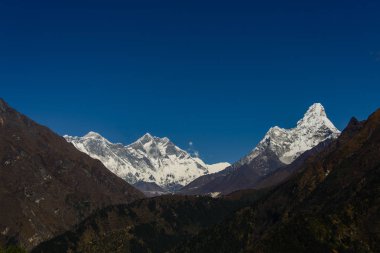 Gündüz Ama Dablam manzaraya