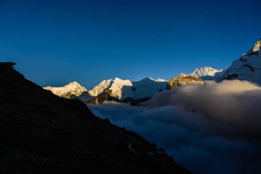 Gündüz Ama Dablam manzaraya