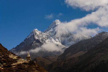 Gündüz Ama Dablam manzaraya