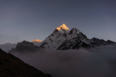 Gündüz Ama Dablam manzaraya