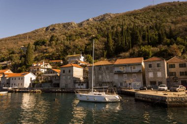 Boş zaman tekneler doğal Kotor bay Harbor Karadağ