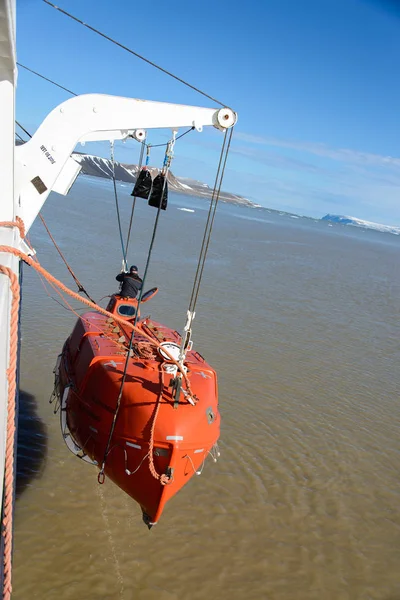 Barco Salvavidas Rojo Poniendo Agua Mar Antártida — Foto de Stock