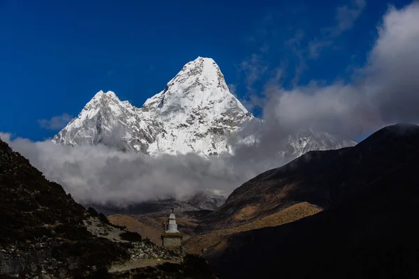 Gündüz Ama Dablam Manzaraya — Stok fotoğraf