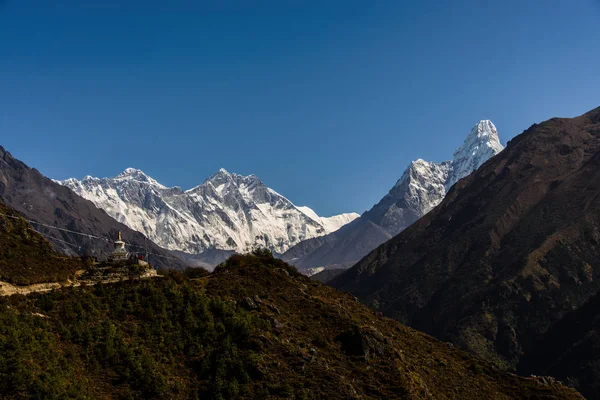 在尼泊尔徒步旅行 喜马拉雅山 — 图库照片