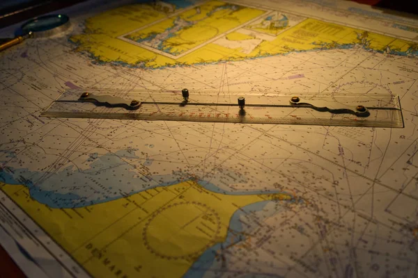 Navigationskarte Und Kompass — Stockfoto