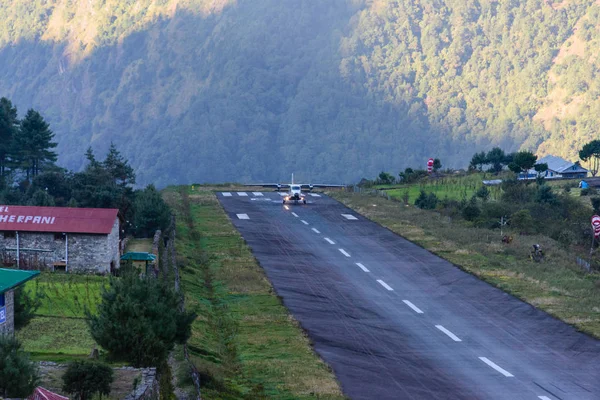 尼泊尔卢克拉机场 — 图库照片